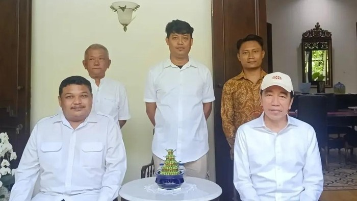 Achmad Hidayat saat sowan ke Jokowi. (Foto- Dok. Istimewa)
