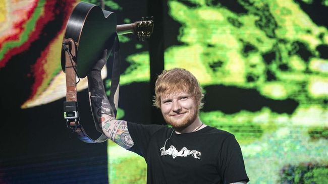 Ed Sheeran mengatakan keputusan Macklemore dikeluarkan dari tur itu adalah karena permintaan dari pemilik stadion dan promotor. (PK Entertainment, Sound Rhythm dan AEG Presents).