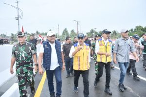 Pembangunan jembatan permanen Kutablang A, di lintas nasional Banda Aceh-Medan, yang berlokasi di Desa Tingkeum Manyang, Kecamatan Kutablang, Kabupaten Bireuen, selesai sesuai target. Kementerian Pekerjaan Umum (Kemen PU) bersama Pemkab Bireuen, melakukan open traffic perdana, Minggu (20/9/2026).