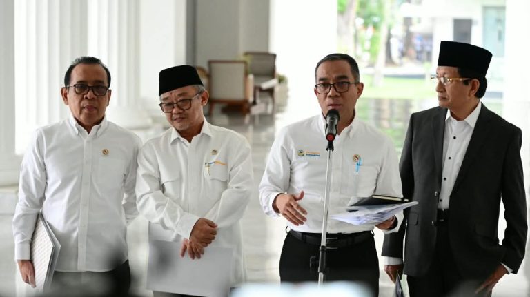 Menteri Pendidikan Tinggi, Sains, dan Teknologi (Mendiktisaintek) Brian Yuliarto memberikan keterangan pers kepada awak media di Istana Merdeka Jakarta, pada Rabu (23/9/2026). (Foto: BPMI Setpres/Kris)