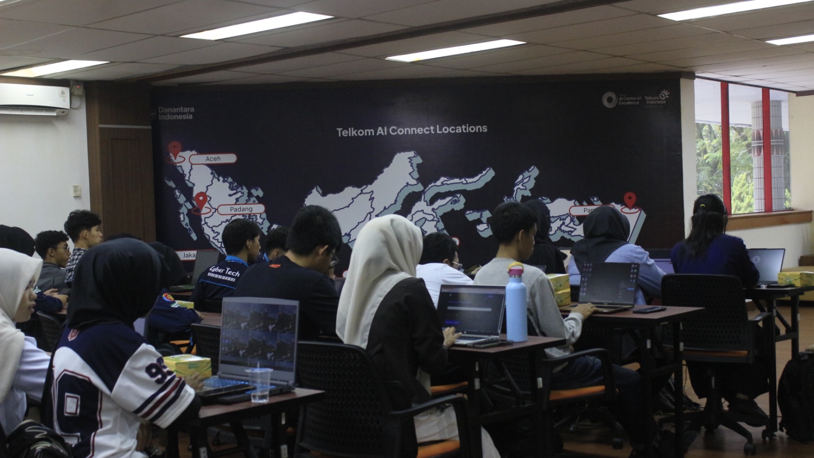 Gandeng Cybertech PNP, Telkom AI Center Padang Sulap 80 Talenta Digital Jadi Jagoan Full-Stack!
