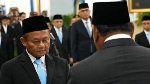 Muhammad Sarmuji saat dilantik oleh Presiden Prabowo.