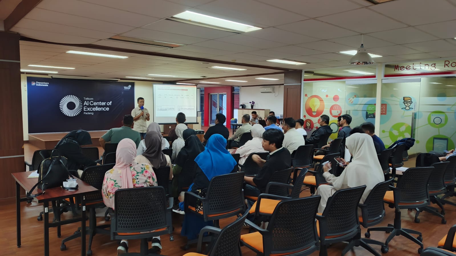 Ketua TDA Padang Alkausar menjadi narasumber di TDA Padang Forum.